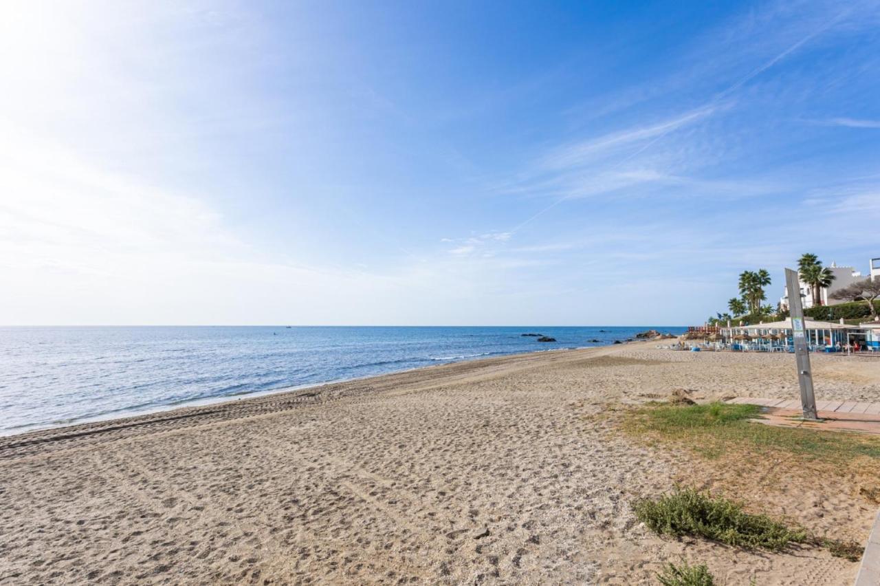 Holidays2Mijas Costa Lubina Del Sol Frontline Beach, Pool, Terrace, Seaview & Parking Sitio de Calahonda Exterior photo
