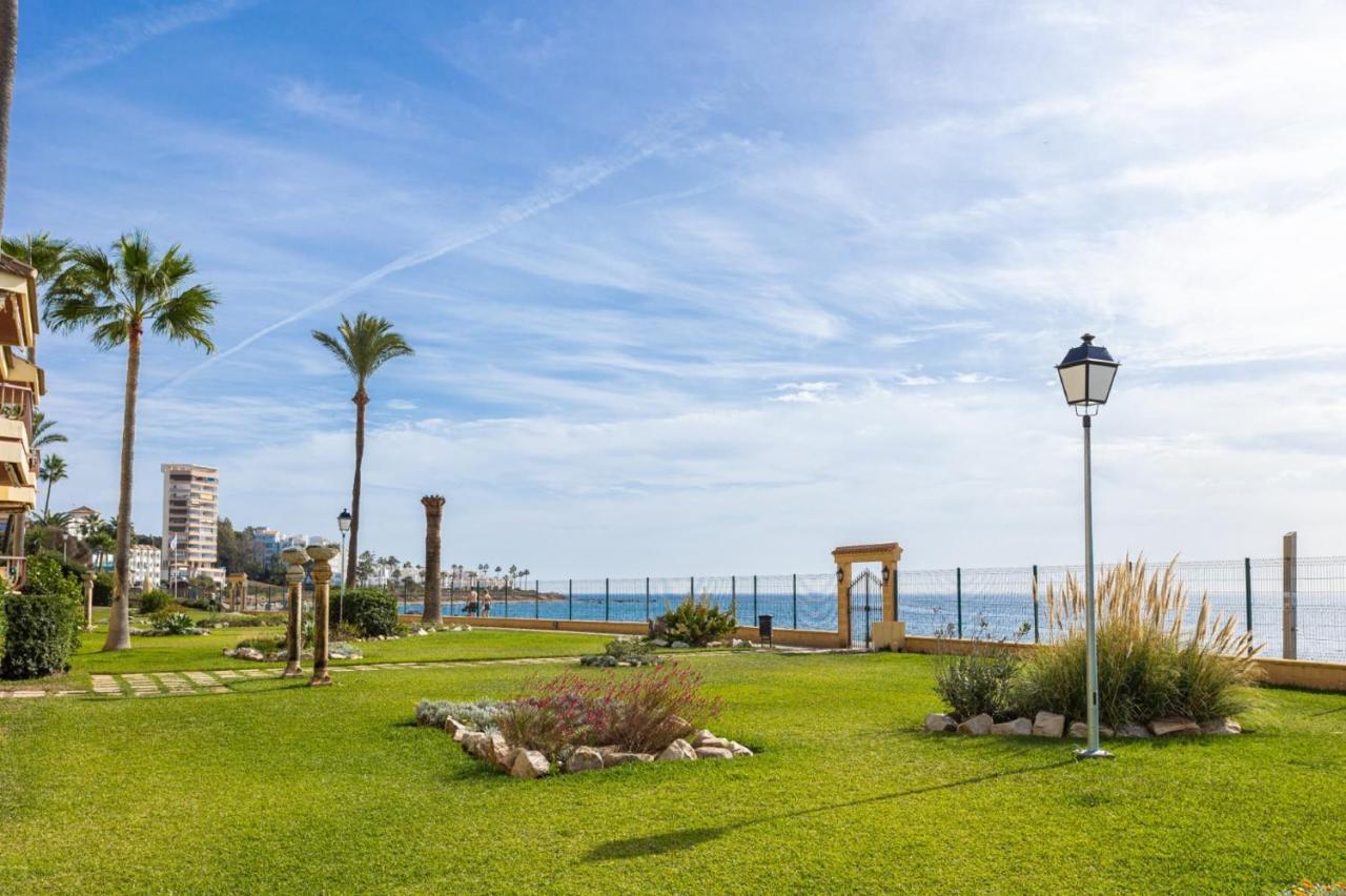 Holidays2Mijas Costa Lubina Del Sol Frontline Beach, Pool, Terrace, Seaview & Parking Sitio de Calahonda Exterior photo